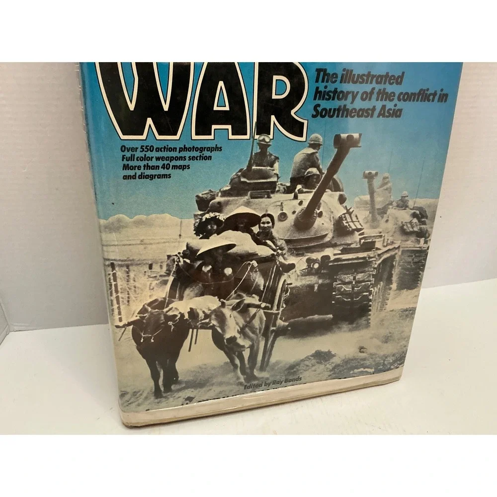 Crown Vintage The Vietnam War Illustrated History Book Ray Bonds 1979 Hardcover